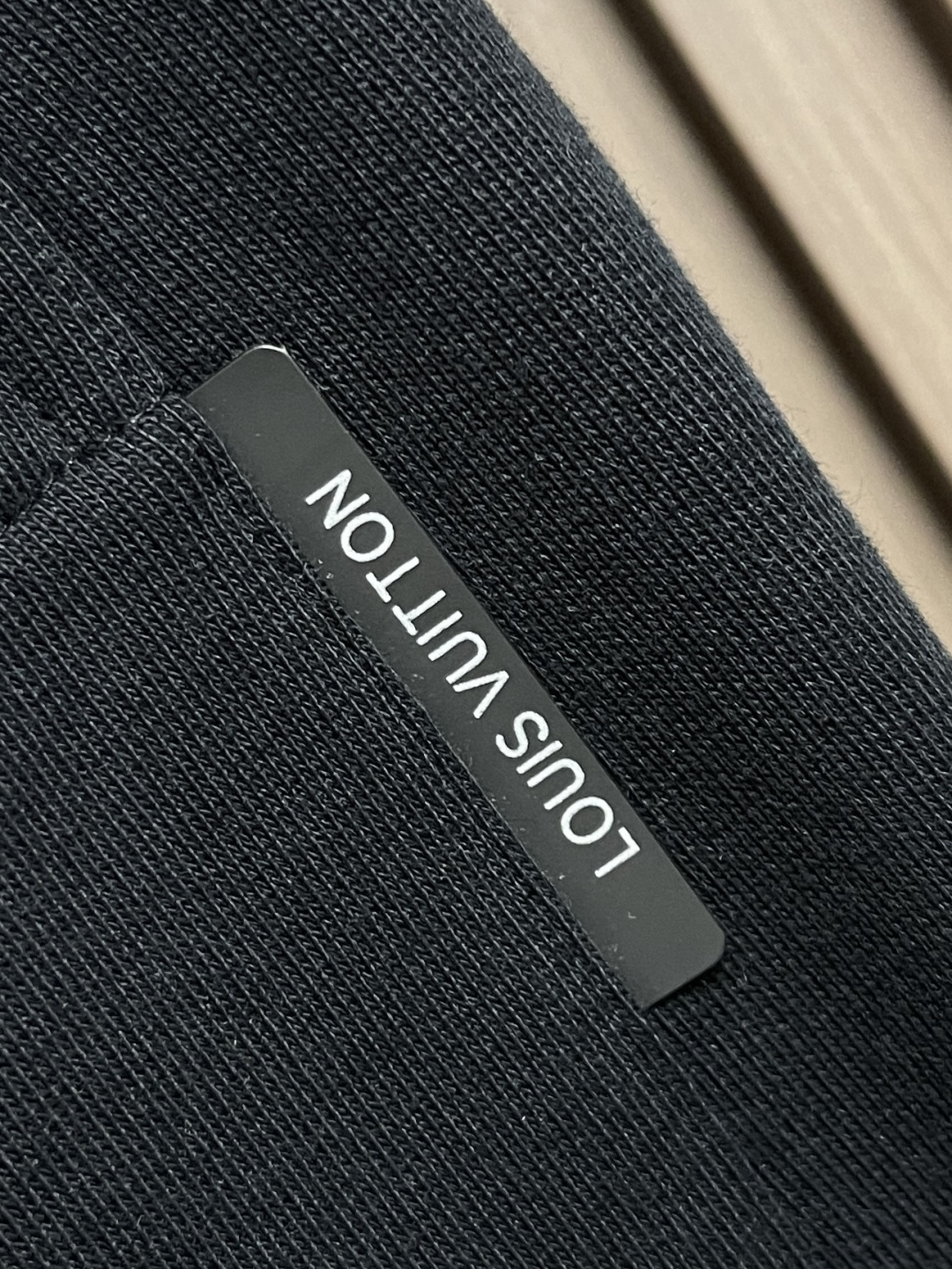 🛒🛒LV 2025SS早秋休闲束腿卫裤，面料采用26支单股100%纯棉，大货采用取花精心断裁，生产工厂由