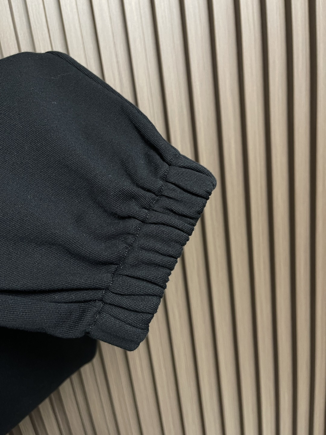 🛒🛒LV 2025SS早秋休闲束腿卫裤，面料采用26支单股100%纯棉，大货采用取花精心断裁，生产工厂由