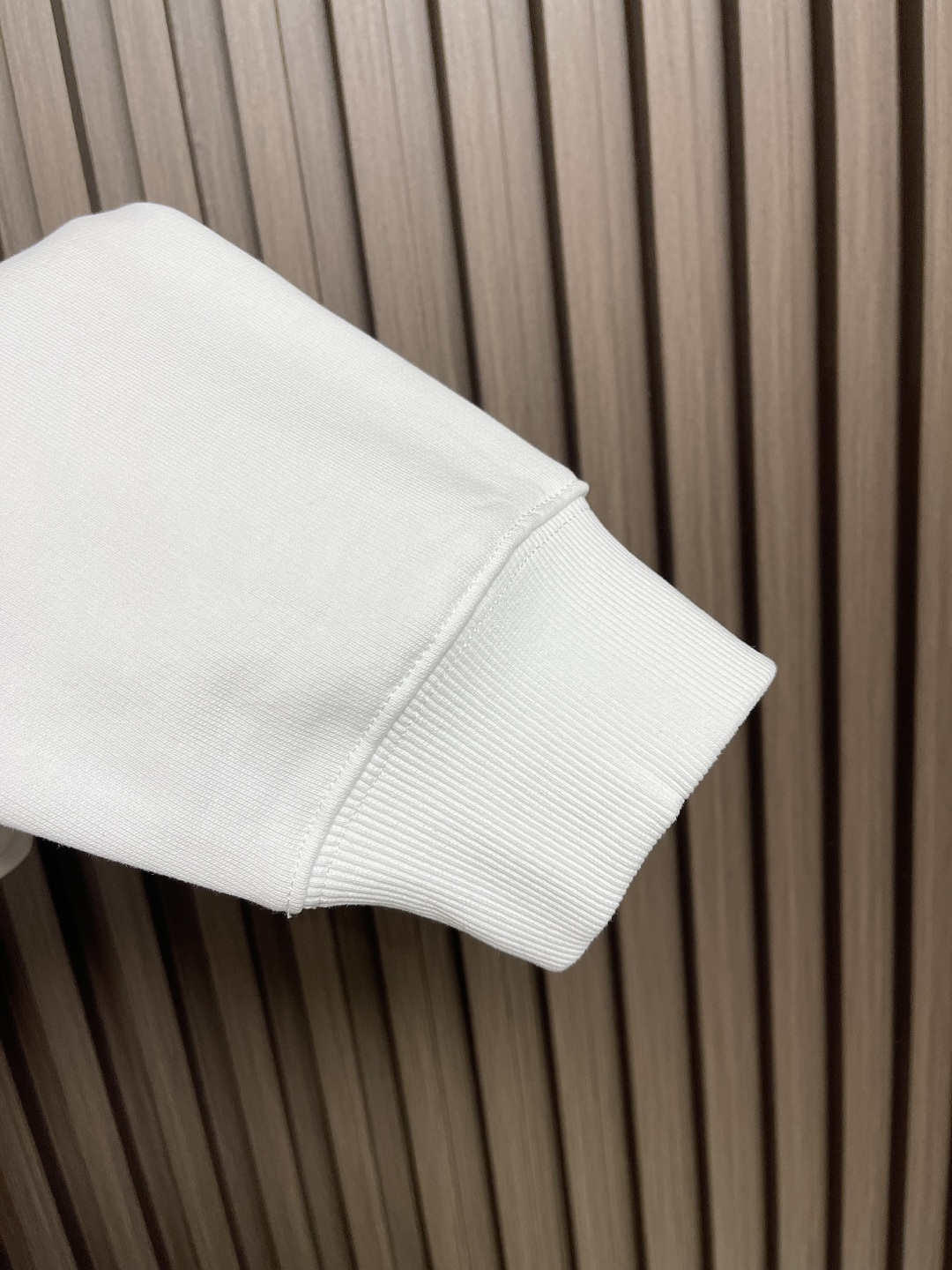 🛒🛒FENDI 棉质刺绣运动连帽卫衣，26S鱼鳞底面料是一种高品质的面料，采用鱼鳞底设计和特定的织造工艺