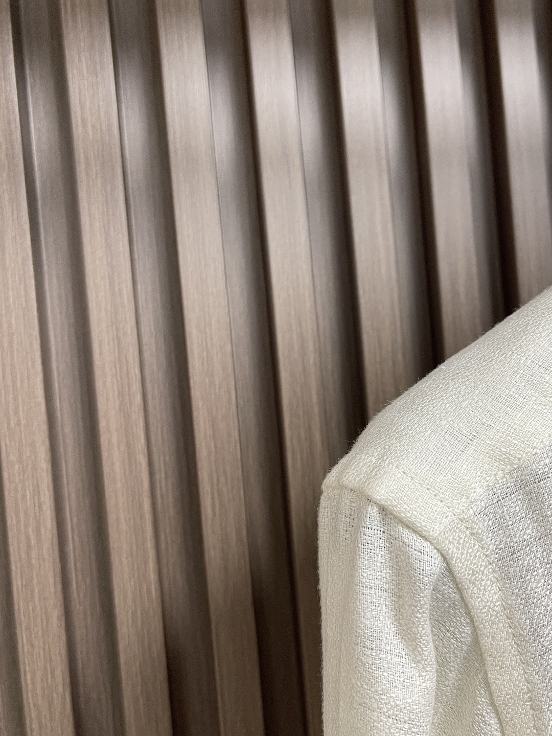 🛒🛒lP🆕 亚麻面料长袖衬衫，麻料以其独特的面料特点和休闲自然的风格，成为这个春夏季节不可或缺的时尚单品