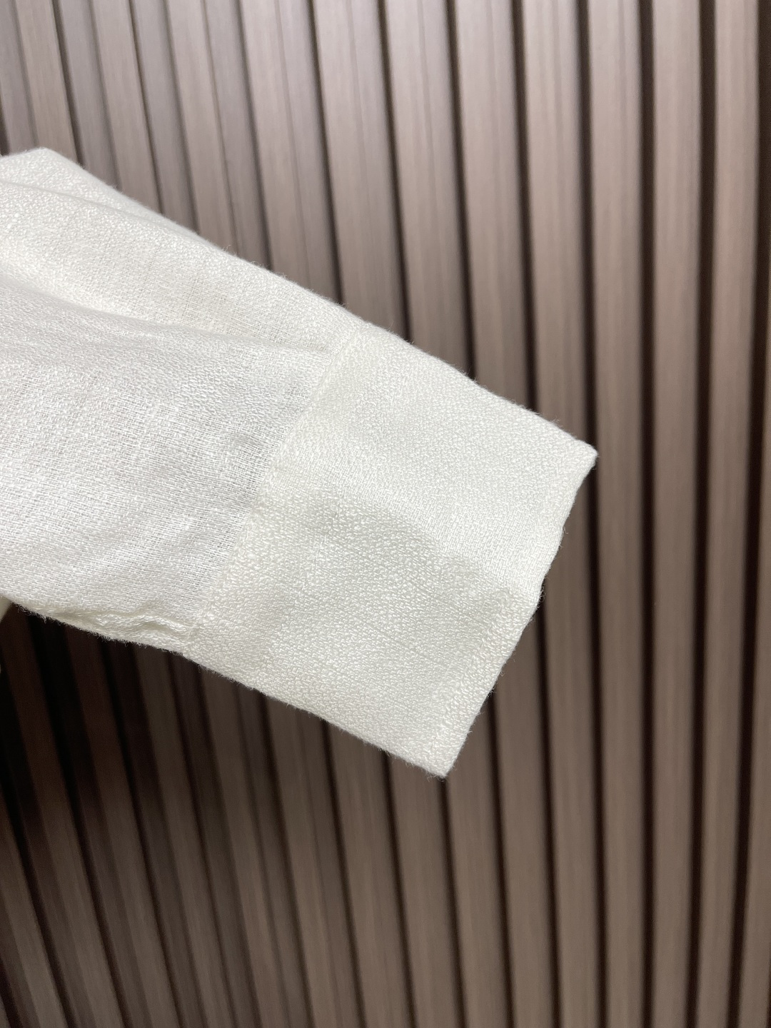 🛒🛒lP🆕 亚麻面料长袖衬衫，麻料以其独特的面料特点和休闲自然的风格，成为这个春夏季节不可或缺的时尚单品