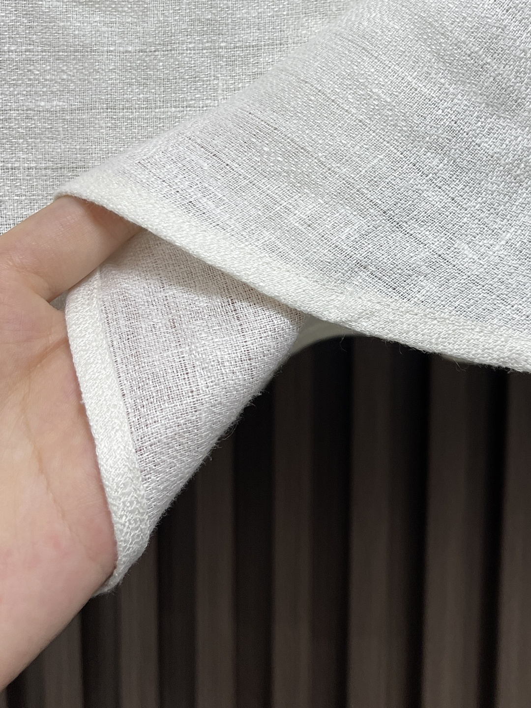 🛒🛒lP🆕 亚麻面料长袖衬衫，麻料以其独特的面料特点和休闲自然的风格，成为这个春夏季节不可或缺的时尚单品