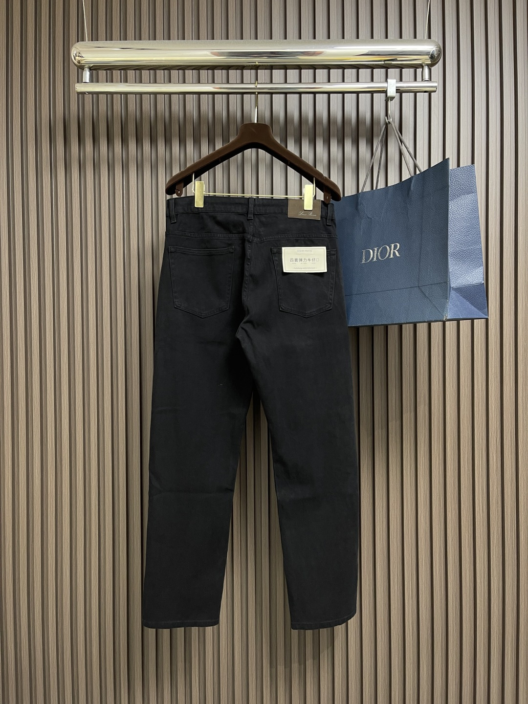 🛒🛒lP🆕 LoroPiana 水洗牛仔裤 肉眼可见的利落裁剪，直筒修身款裤型！100%定织定染牛仔丹宁