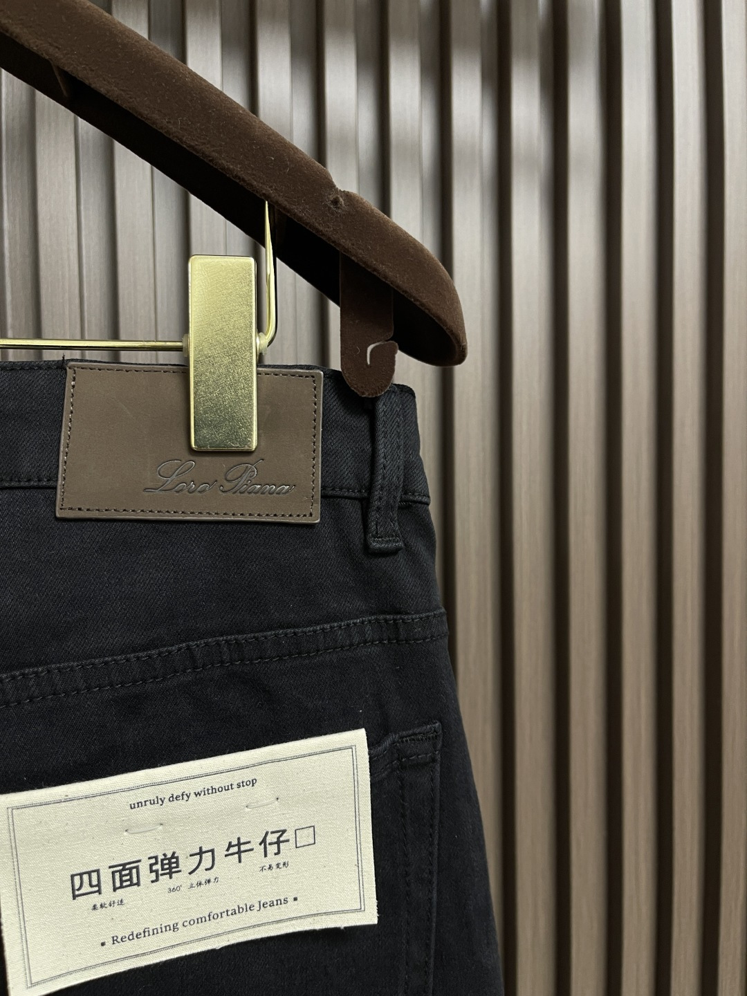 🛒🛒lP🆕 LoroPiana 水洗牛仔裤 肉眼可见的利落裁剪，直筒修身款裤型！100%定织定染牛仔丹宁