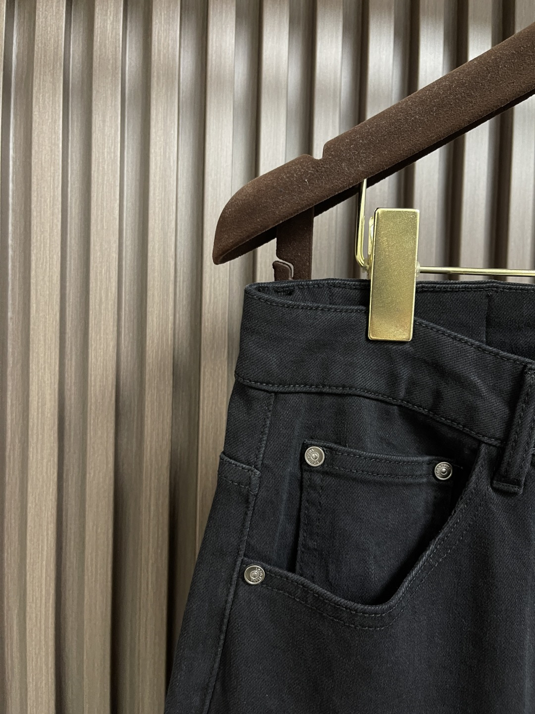 🛒🛒lP🆕 LoroPiana 水洗牛仔裤 肉眼可见的利落裁剪，直筒修身款裤型！100%定织定染牛仔丹宁