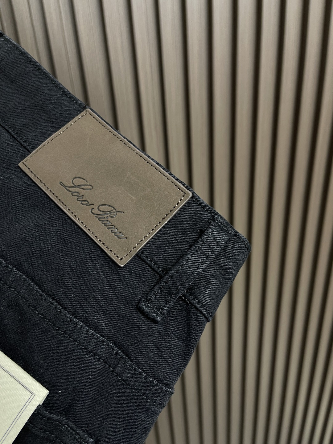 🛒🛒lP🆕 LoroPiana 水洗牛仔裤 肉眼可见的利落裁剪，直筒修身款裤型！100%定织定染牛仔丹宁