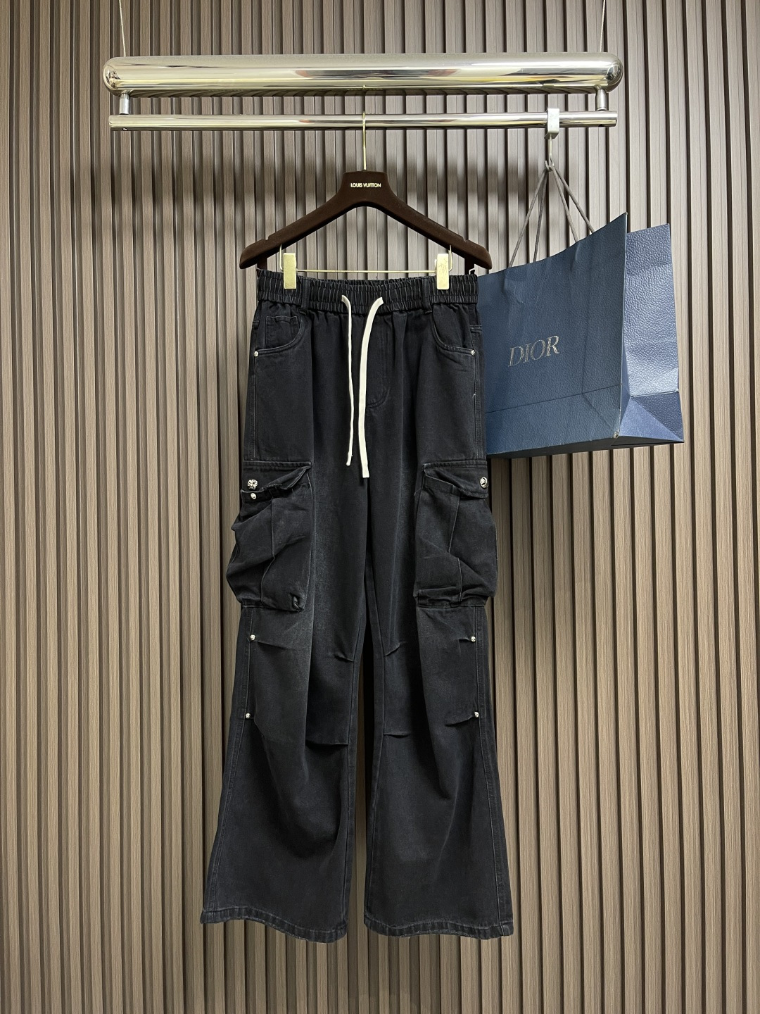 NO:523668,CH Croxin 2025SS early autumn new multi-bag jeans, imported original fabric, comfortable upper body, letter pattern decorative logo, original hardware and auxiliary decoration, unique design, extremely high grade, simple and fashionable, fashionable and handsome upper body, size M-3XL, chrome hearts, jeans, alexander wang19860909CH克罗心 2025SS早秋新品多袋牛仔裤,进口原版面料,上身舒适,字母图案装饰logo,原版五金辅料装饰,独特设计,档次极高,简约时尚,上身时尚帅气,尺码M-3XL,,chrome hearts,jeans,alexander wang,Men's clothing