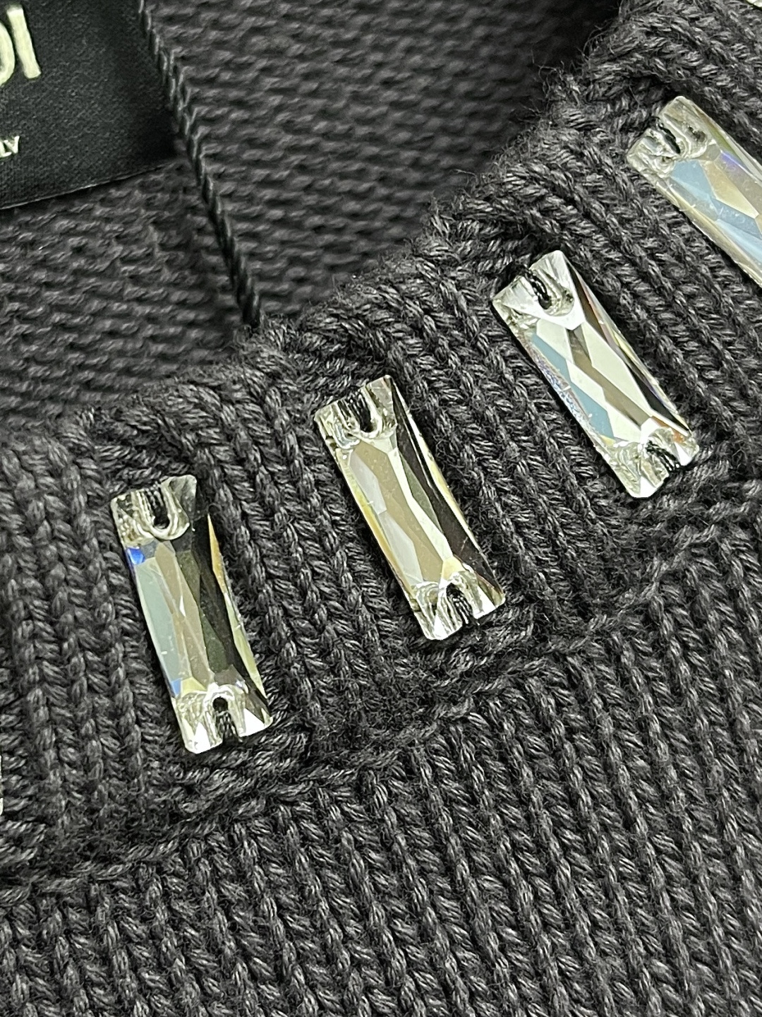 🛒🛒Fendi 2025ss新品圆领水钻包边针织毛衣定制YB羊毛纱线织造 质感细腻 穿搭舒适 圆领针织毛