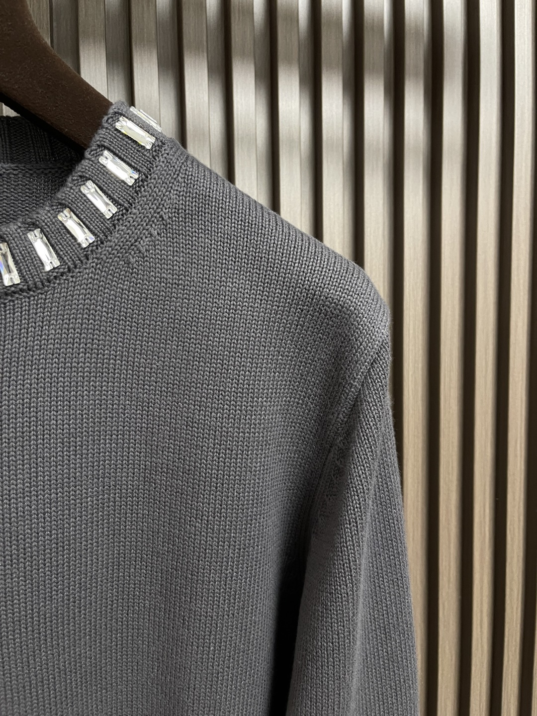 🛒🛒Fendi 2025ss新品圆领水钻包边针织毛衣定制YB羊毛纱线织造 质感细腻 穿搭舒适 圆领针织毛