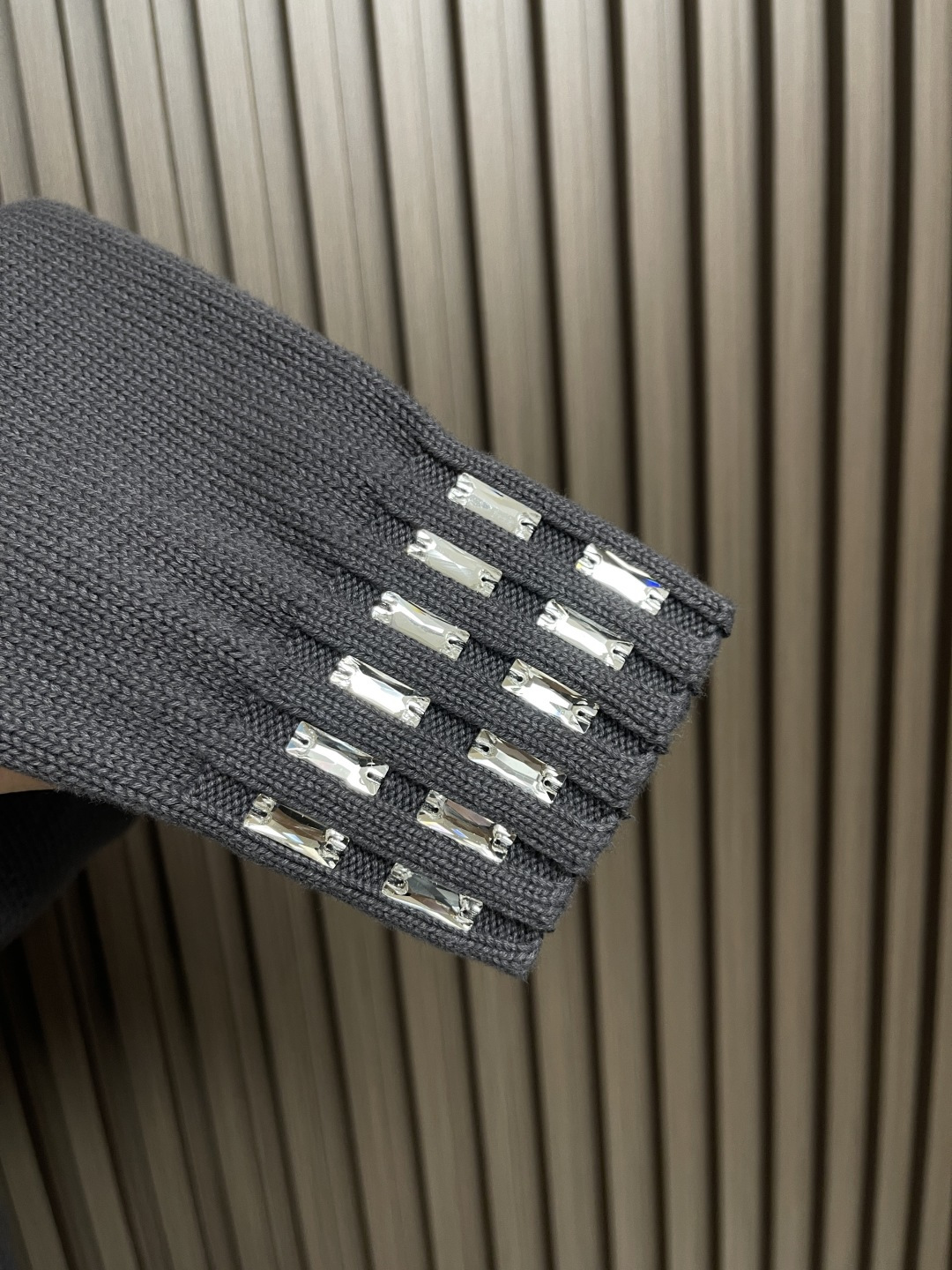 🛒🛒Fendi 2025ss新品圆领水钻包边针织毛衣定制YB羊毛纱线织造 质感细腻 穿搭舒适 圆领针织毛