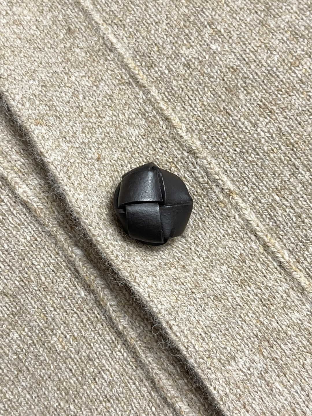 🛒🛒BV 秋冬男士羊毛针织开衫毛衣，客供羊毛混纺面料 拥有优越的透气性与保暖性，即便是贴身穿着也不会有扎