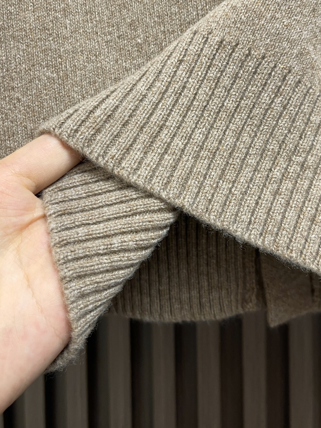 🛒🛒BV 秋冬男士羊毛针织开衫毛衣，客供羊毛混纺面料 拥有优越的透气性与保暖性，即便是贴身穿着也不会有扎