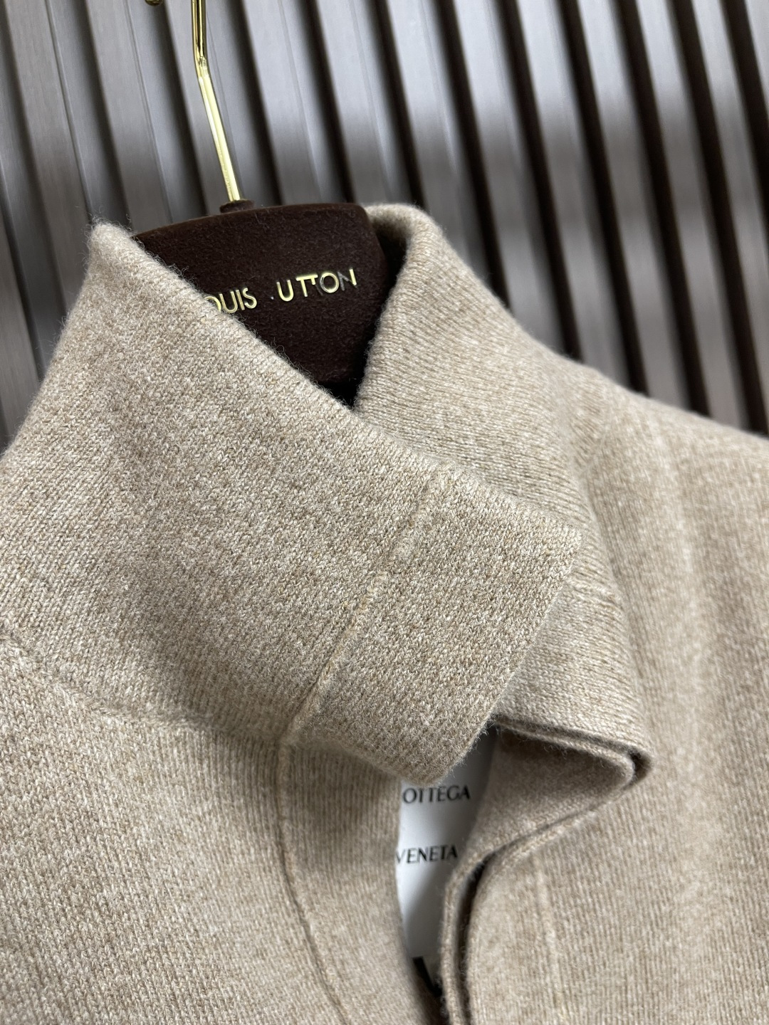 🛒🛒BV 秋冬男士羊毛针织开衫毛衣，客供羊毛混纺面料 拥有优越的透气性与保暖性，即便是贴身穿着也不会有扎