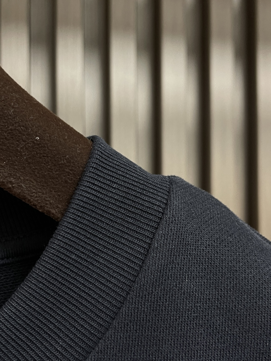 🛒🛒Moncler 海军蓝牛仔口袋袖标圆领卫衣，定制臻棉柔绒以及云纱水磨牛仔布 质感卓越 舒适贴肤 以浓