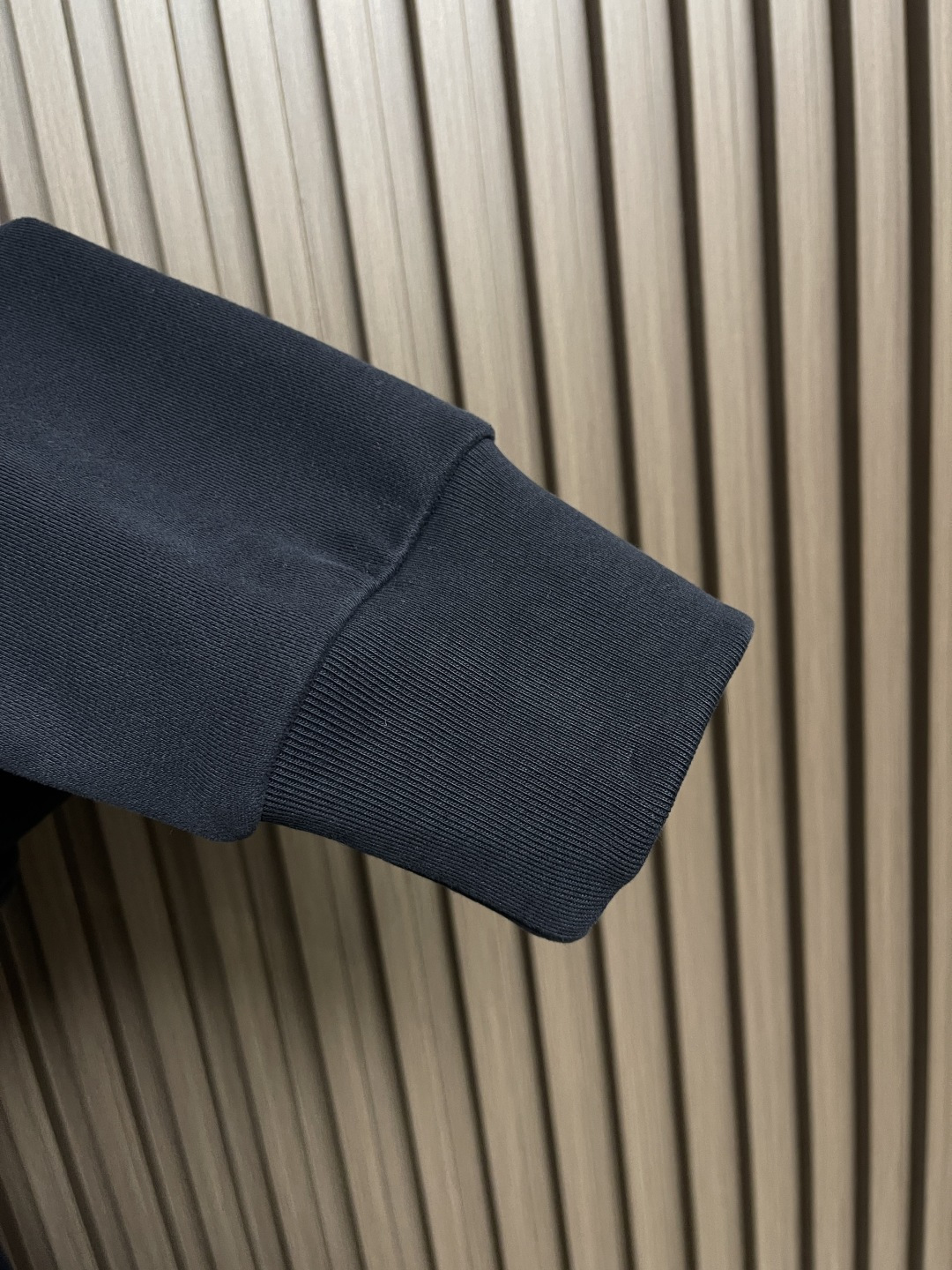 🛒🛒Moncler 海军蓝牛仔口袋袖标圆领卫衣，定制臻棉柔绒以及云纱水磨牛仔布 质感卓越 舒适贴肤 以浓