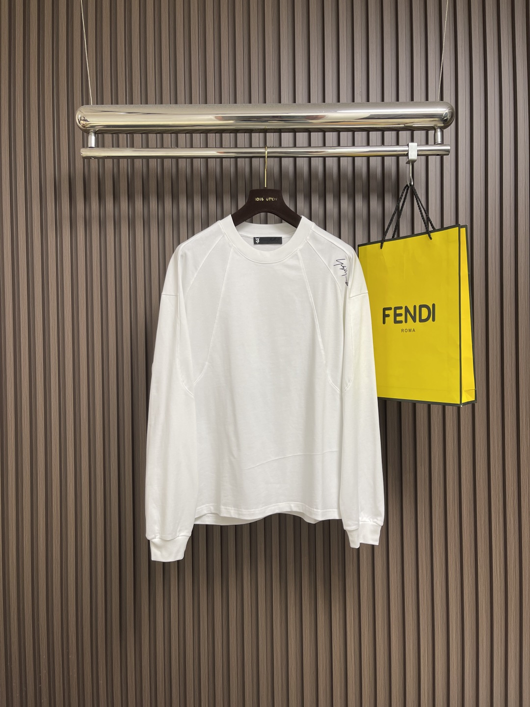 NO:523656,Y3 2025SS printed LOGO round neck sweatshirt, customized quality double-sided sports cotton, differentiate the worries of wool fabrics, front printed LOGO, handwritten printed logo decoration, emphasize style. Size M-3XL, hoodie, sweatshirts, alexander wang19860909Y3 2025SS印花LOGO圆领卫衣,定制品质双面运动棉,区别毛圈卫衣面料掉毛烦恼,前幅印花LOGO,手写印花logo装饰,强调风格.尺码M-3XL,,hoodie,sweatshirts,alexander wang,Men's clothing