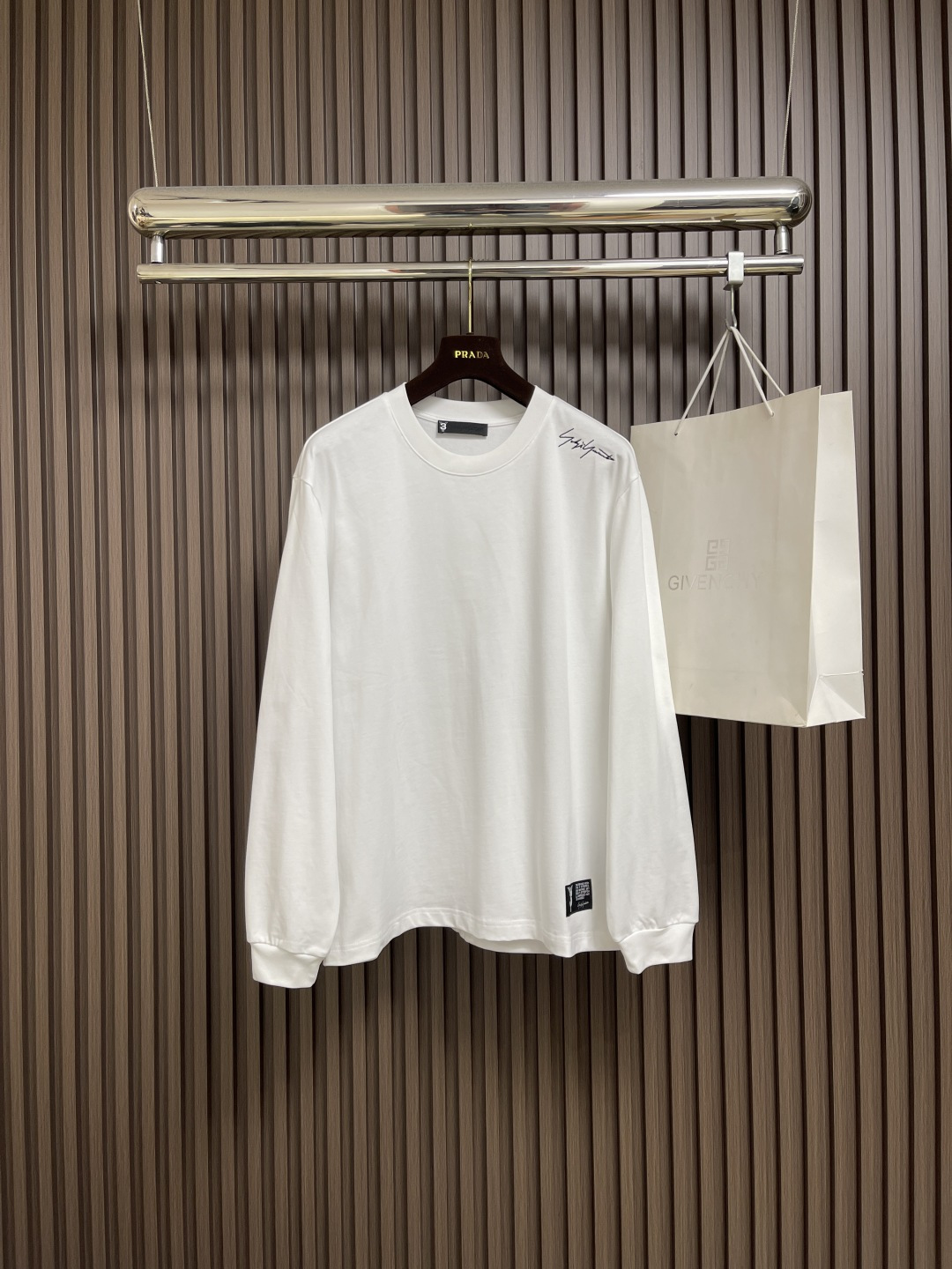 NO:523635,Y3 2025SS printed LOGO round neck sweatshirt, customized quality double-sided sports cotton, differentiate the worries of wool fabrics, front printed LOGO, handwritten printed logo decoration, emphasize style. Size M-3XL, hoodie, sweatshirts, alexander wang19860909Y3 2025SS印花LOGO圆领卫衣,定制品质双面运动棉,区别毛圈卫衣面料掉毛烦恼,前幅印花LOGO,手写印花logo装饰,强调风格.尺码M-3XL,,hoodie,sweatshirts,alexander wang,Men's clothing