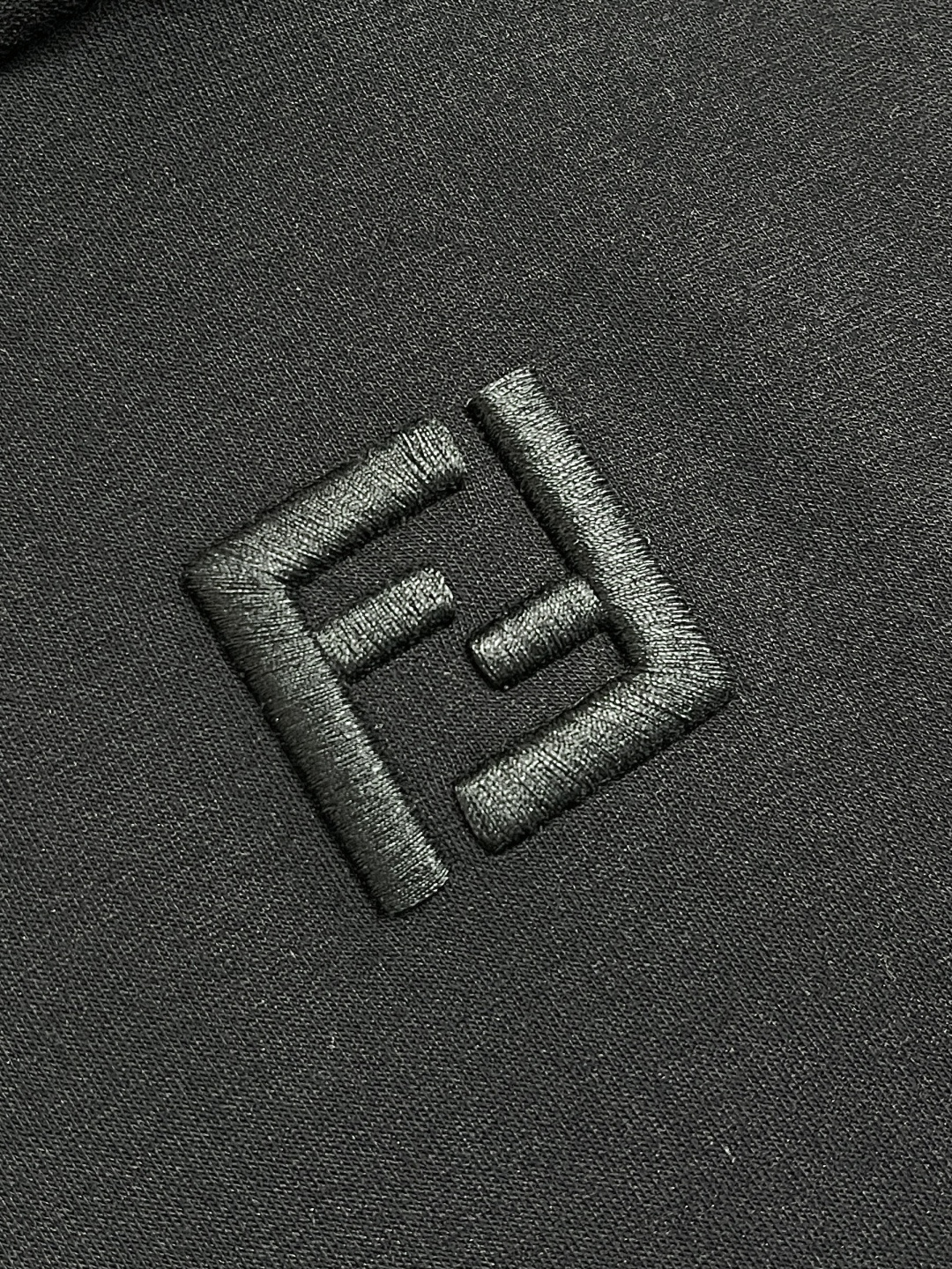🛒🛒Fendi 内衬FF连帽卫衣，尼龙水性渗透印花是一种特殊的印花技术，其主要特点在于使用水性墨水在尼龙