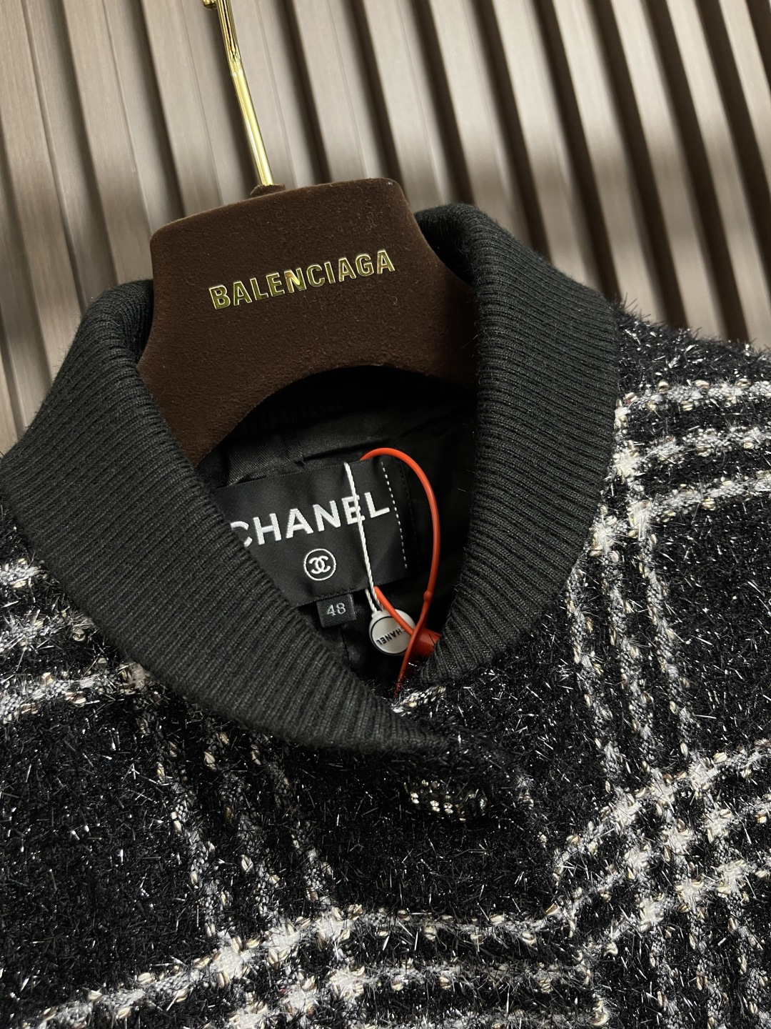 🛒🛒Chanel 格纹单排扣夹克，定制精纺羊毛融亮纱格纹雅致料 以及标识 Logo 人丝提花里布 质感卓