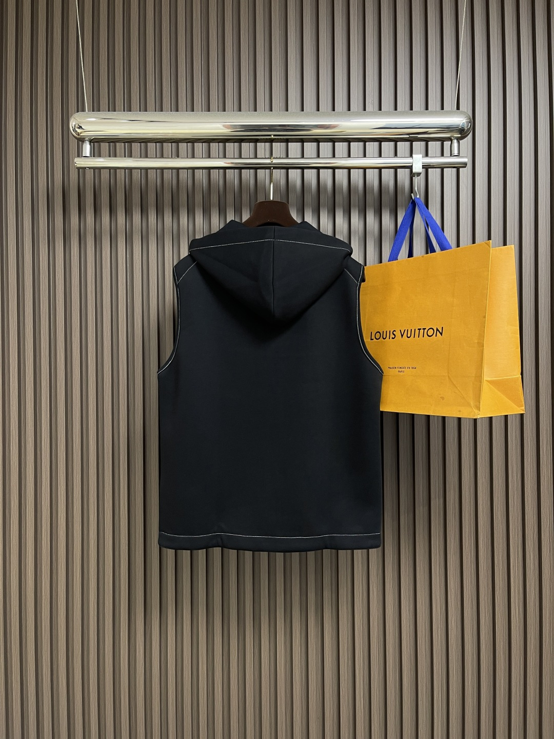 🛒🛒hermes 2025ss秋冬新款休闲连帽款马甲外套 连帽款式 无花哨设计 全靠版型，做工和面料亮眼
