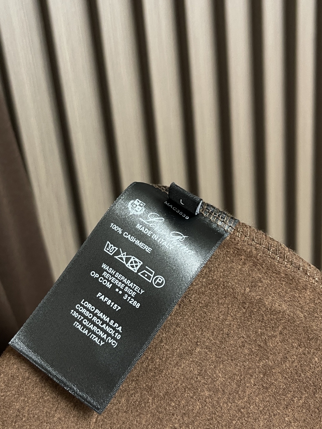 🛒🛒lP🆕 LoroPiana V翻领口男士针织长袖POLO衫 品质控推荐 经典百搭 不挑人 年年爆款