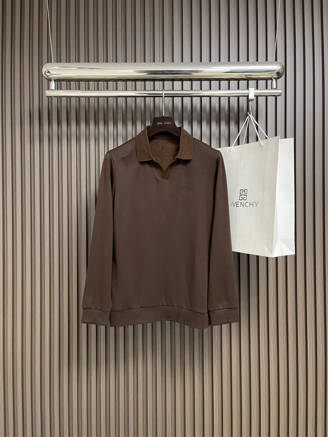 🛒🛒lP🆕 LoroPiana V翻领口男士针织长袖POLO衫 品质控推荐 经典百搭 不挑人 年年爆款
