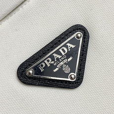 🛒🛒Prada 早秋新品束腿卫裤,面料无敌,型款设计都无可挑剔的百搭款卫裤,户外运动都美的简约休闲,五金 🛒🛒Prada 早秋新品束腿卫裤,面料无敌,型款设计都无可挑剔的百搭款卫裤,户外运动都美的简约休闲,五金