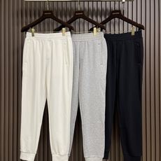 🛒🛒Prada 早秋新品束腿卫裤,面料无敌,型款设计都无可挑剔的百搭款卫裤,户外运动都美的简约休闲,五金 🛒🛒Prada 早秋新品束腿卫裤,面料无敌,型款设计都无可挑剔的百搭款卫裤,户外运动都美的简约休闲,五金
