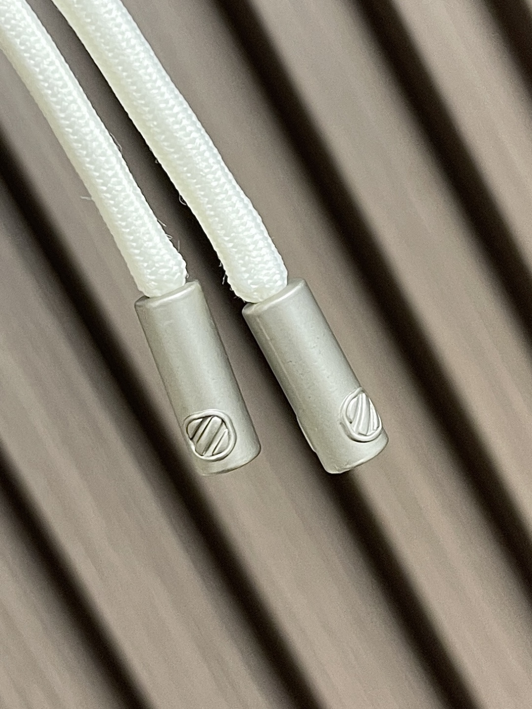 🛒🛒ZEGNA 直筒休闲长裤，采用混纺面料，细看纹理细腻得不像话，垂坠感恰到好处，走路带风又不贴腿，藏肉