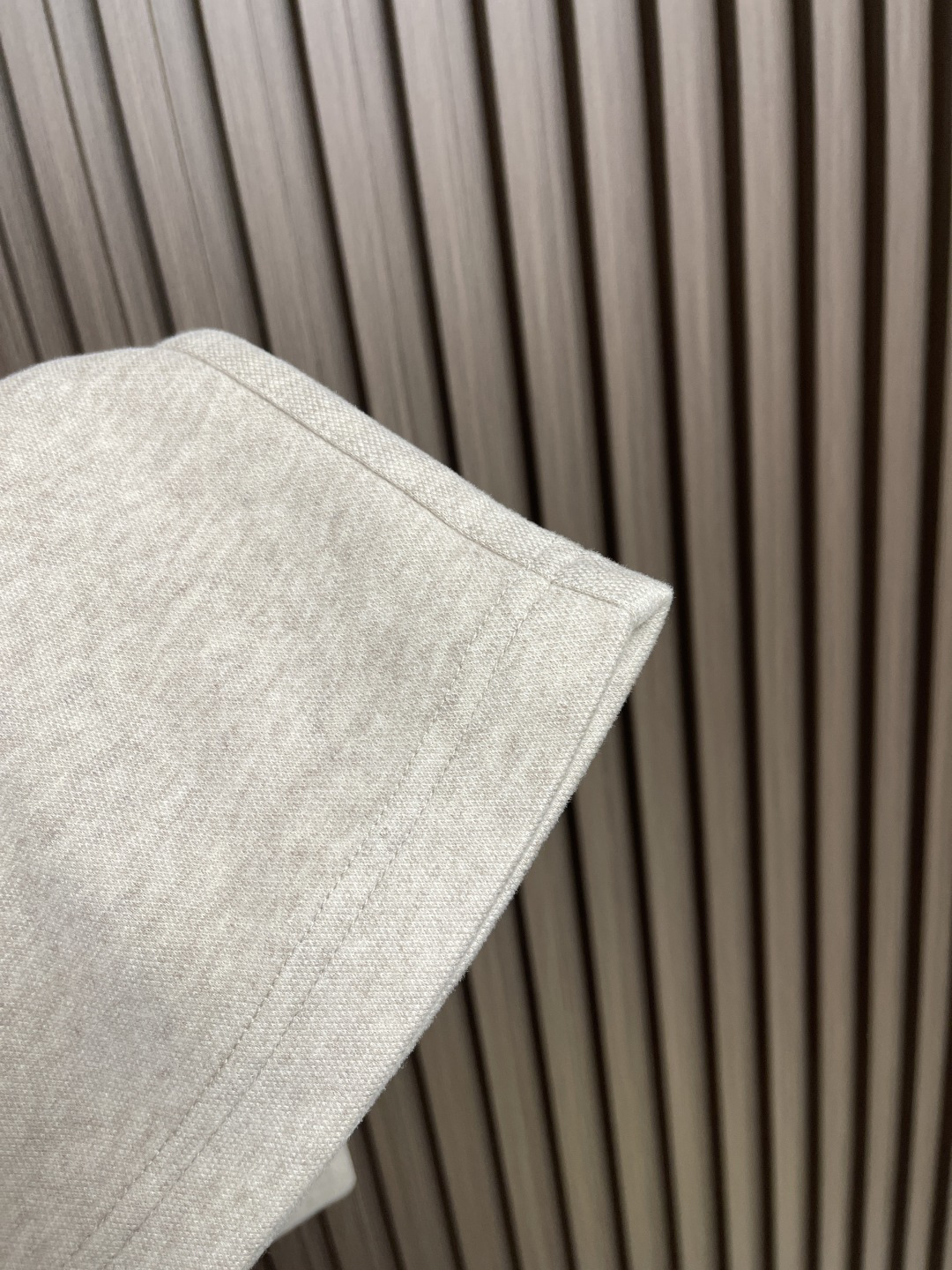 🛒🛒ZEGNA 直筒休闲长裤，采用混纺面料，细看纹理细腻得不像话，垂坠感恰到好处，走路带风又不贴腿，藏肉