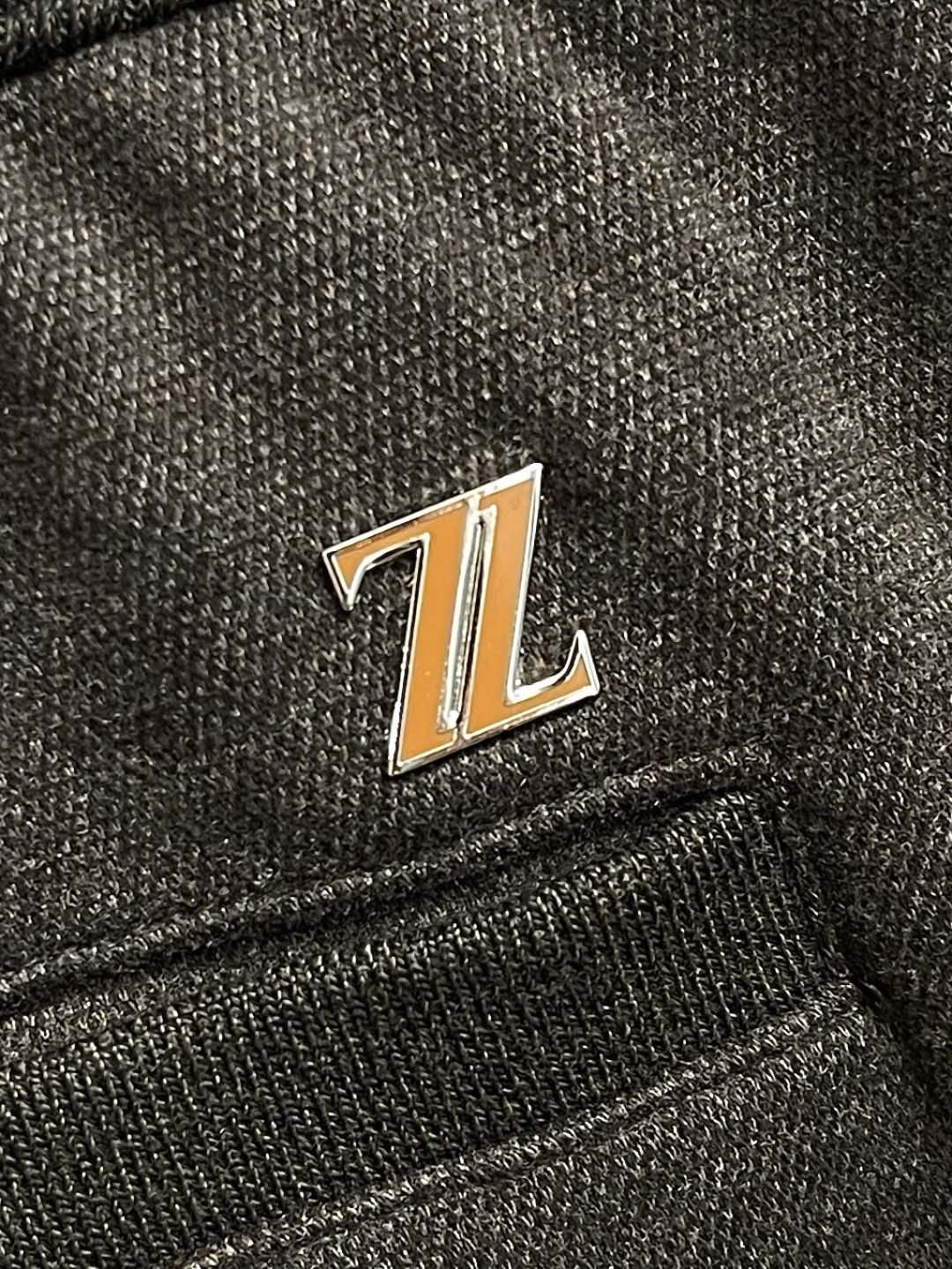 🛒🛒ZEGNA 直筒休闲长裤，采用混纺面料，细看纹理细腻得不像话，垂坠感恰到好处，走路带风又不贴腿，藏肉