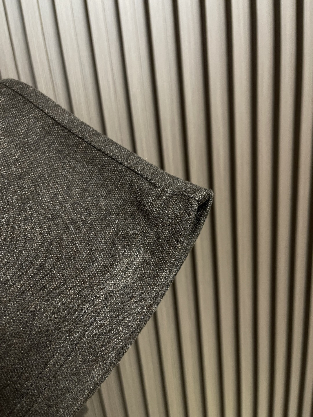 🛒🛒ZEGNA 直筒休闲长裤，采用混纺面料，细看纹理细腻得不像话，垂坠感恰到好处，走路带风又不贴腿，藏肉