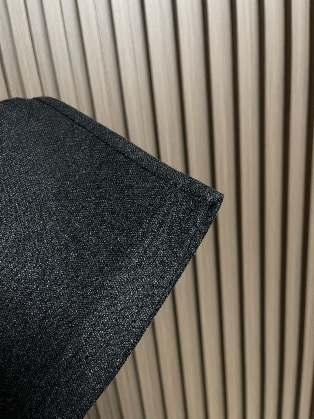 🛒🛒ZEGNA 直筒休闲长裤，采用混纺面料，细看纹理细腻得不像话，垂坠感恰到好处，走路带风又不贴腿，藏肉