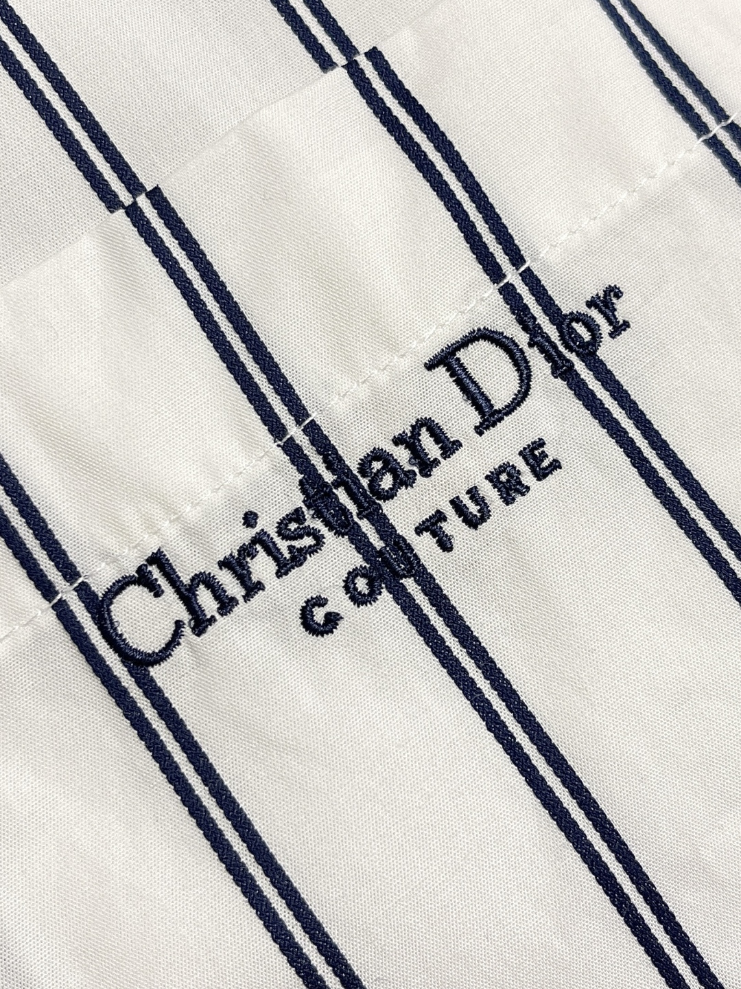 🛒🛒Dior 2025FW 秋冬新款针织翻领长袖衬衫外套，白色条纹棉质混纺面料，胸前口袋饰Cistian