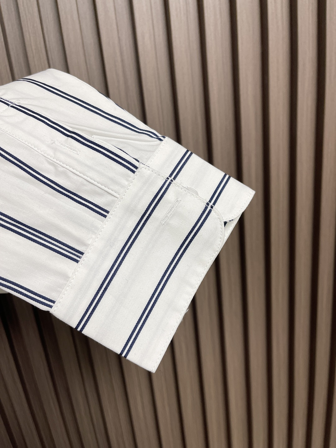 🛒🛒Dior 2025FW 秋冬新款针织翻领长袖衬衫外套，白色条纹棉质混纺面料，胸前口袋饰Cistian