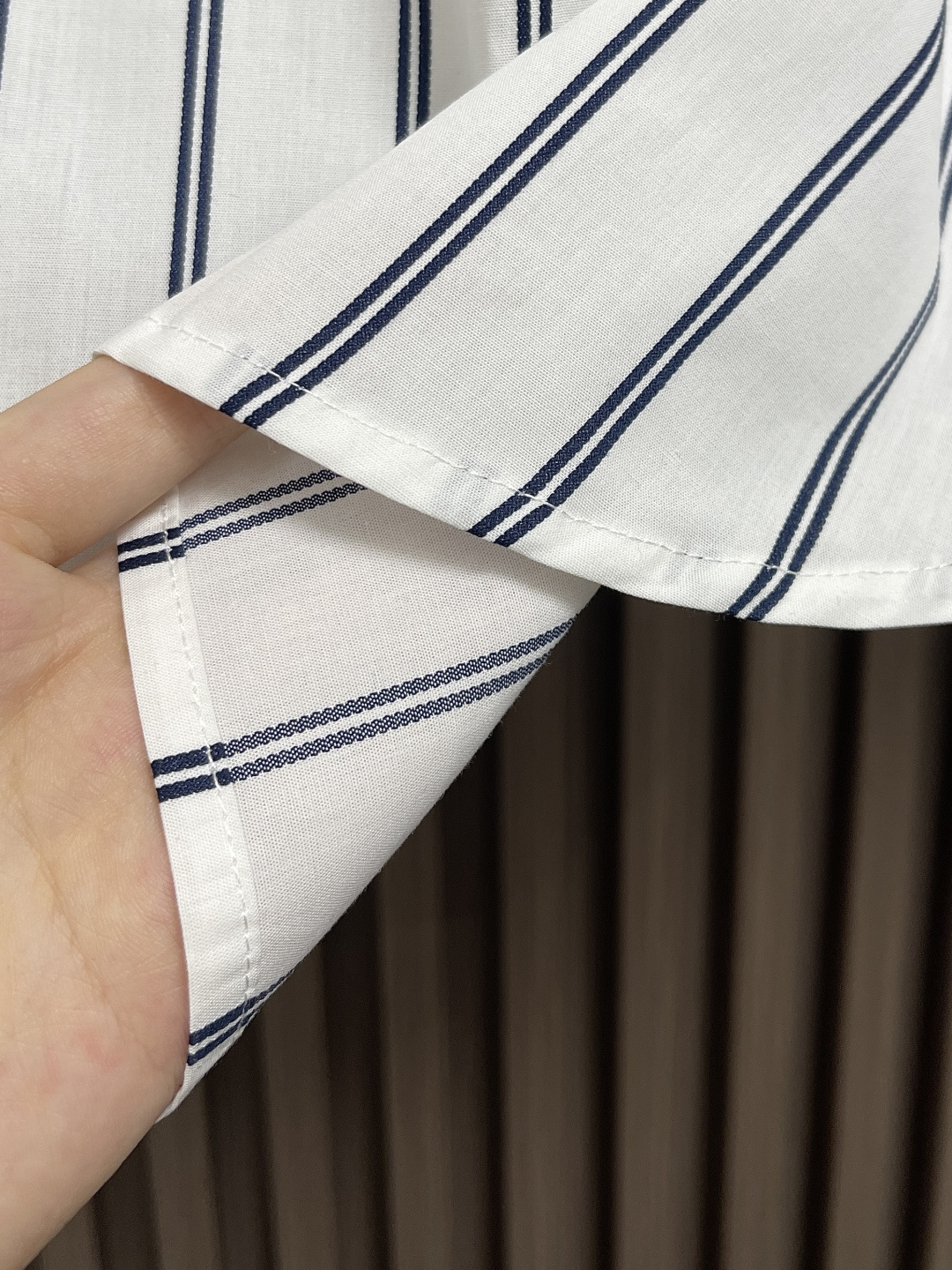 🛒🛒Dior 2025FW 秋冬新款针织翻领长袖衬衫外套，白色条纹棉质混纺面料，胸前口袋饰Cistian