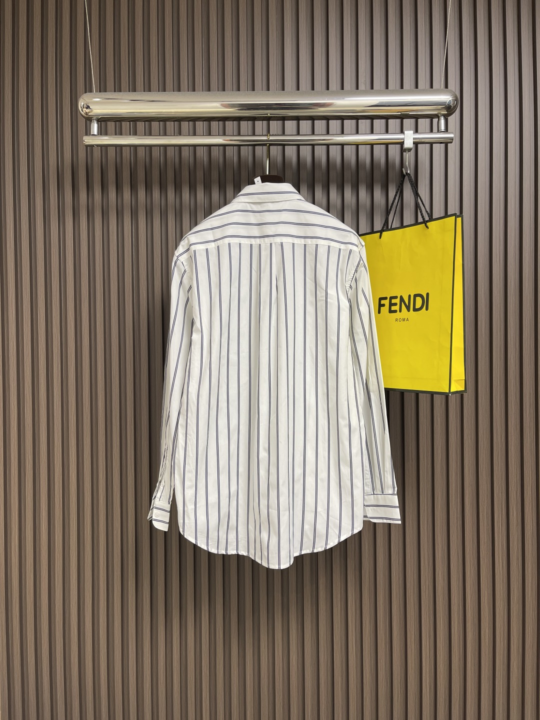 🛒🛒Dior 2025FW 秋冬新款针织翻领长袖衬衫外套，白色条纹棉质混纺面料，胸前口袋饰Cistian