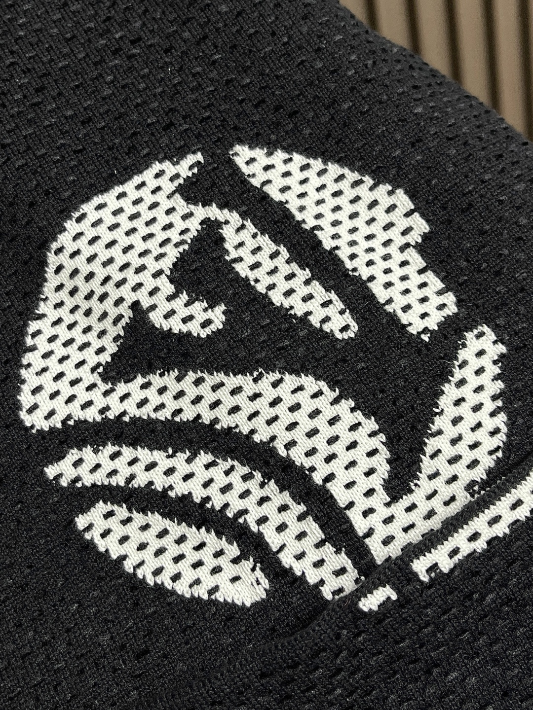 🛒🛒LV x Nigo 波点图案针织外套，采用YB定制进口纯棉面料，亲肤性极佳贴身穿也毫无负担，带来极致