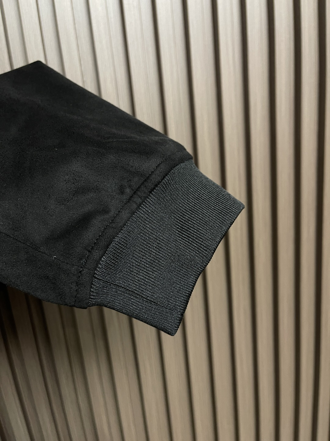 🛒🛒LV 2025SS四叶草彩钻烫钻棒球夹克，定制羊毛混纺新疆长绒棉面料，领口螺纹采用紧密1x1同缸定染