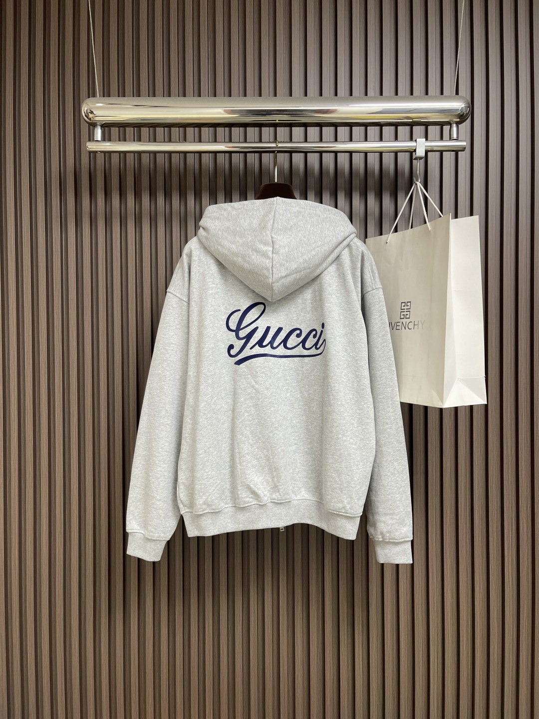 🛒🛒Gucci 印花logo标识字母拉链连帽卫衣，该款面料手感偏柔软，上身舒宽不贴身，后背提花logo设