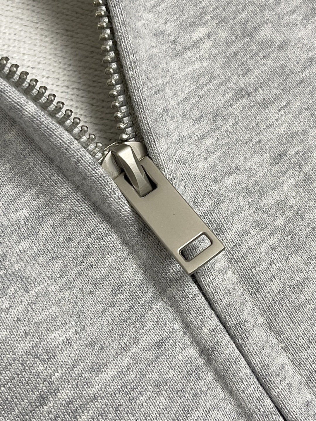 🛒🛒Gucci 印花logo标识字母拉链连帽卫衣，该款面料手感偏柔软，上身舒宽不贴身，后背提花logo设