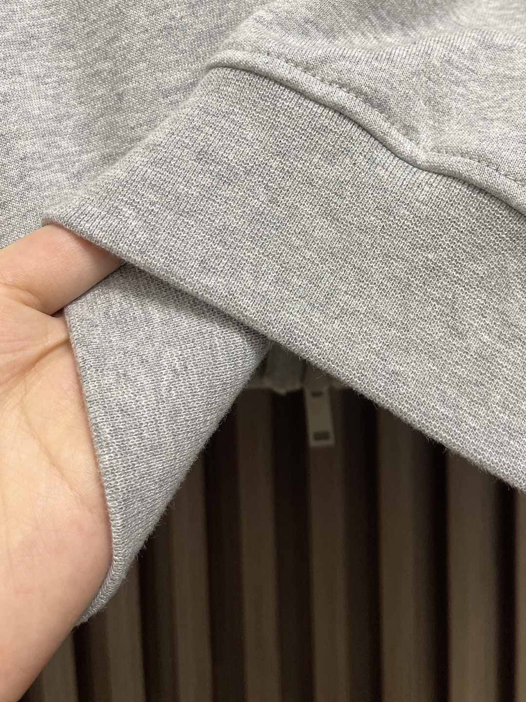 🛒🛒LV 2025SS早秋新款后背卡通印花拉链连帽卫衣，面料采用26s双纱面和10s鱼鳞底面料，搭配38