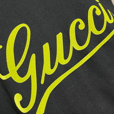 🛒🛒Gucci 印花logo标识字母拉链连帽卫衣,该款面料手感偏柔软,上身舒宽不贴身,后背提花logo设 🛒🛒Gucci 印花logo标识字母拉链连帽卫衣,该款面料手感偏柔软,上身舒宽不贴身,后背提花logo设
