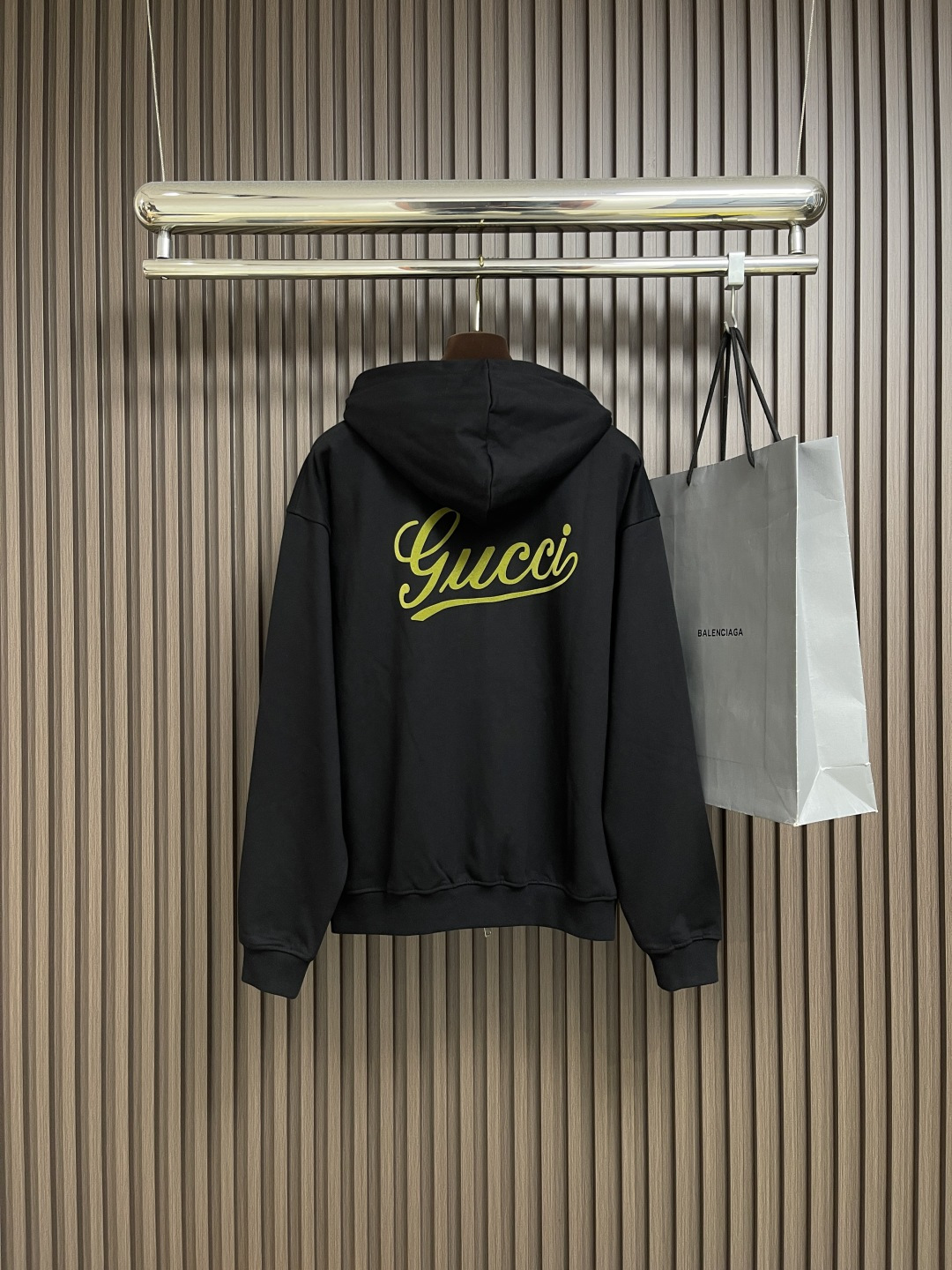 🛒🛒Gucci 印花logo标识字母拉链连帽卫衣,该款面料手感偏柔软,上身舒宽不贴身,后背提花logo设 🛒🛒Gucci 印花logo标识字母拉链连帽卫衣,该款面料手感偏柔软,上身舒宽不贴身,后背提花logo设
