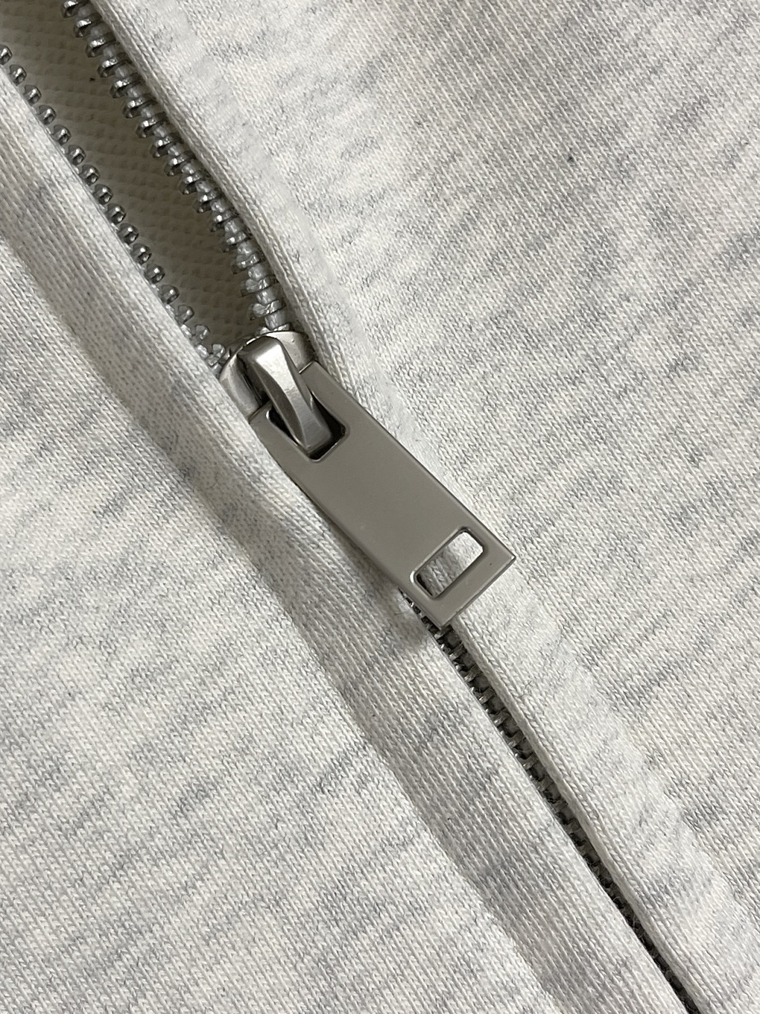 🛒🛒Balenciaga logo标识印花拉链连帽卫衣，配置了高支数翻绒面料面料，卫衣面料高达430克，