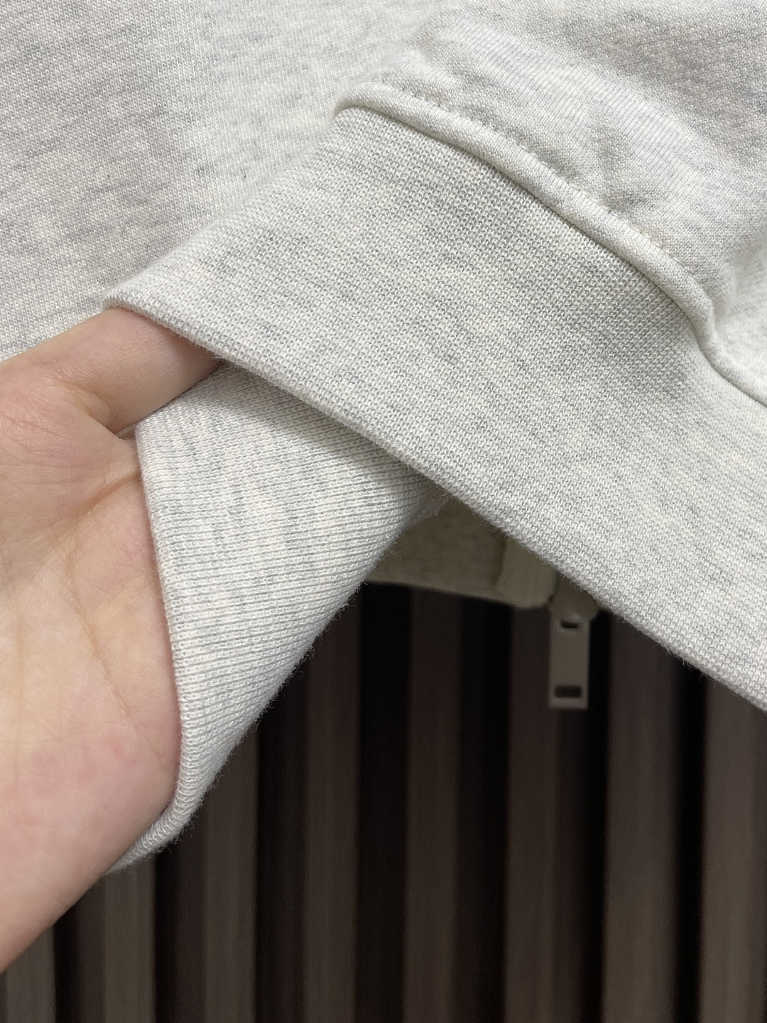 🛒🛒CHANEL 2025SS早秋新款简约标识涂鸦系列极简字母印花拉链连帽卫衣，32支双单品。股面料克重