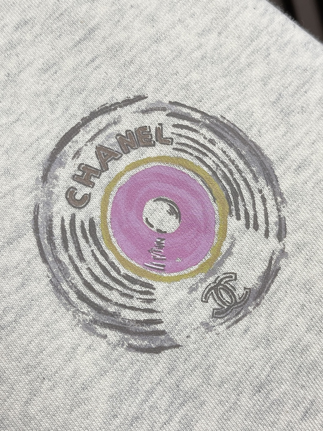 🛒🛒CHANEL 2025SS早秋新款简约标识涂鸦系列极简字母印花拉链连帽卫衣，32支双单品。股面料克重