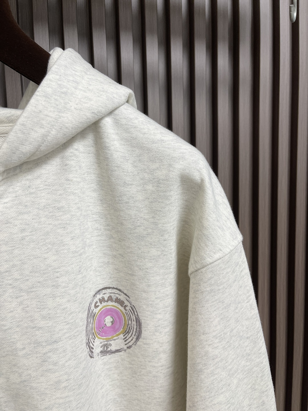 🛒🛒CHANEL 2025SS早秋新款简约标识涂鸦系列极简字母印花拉链连帽卫衣，32支双单品。股面料克重