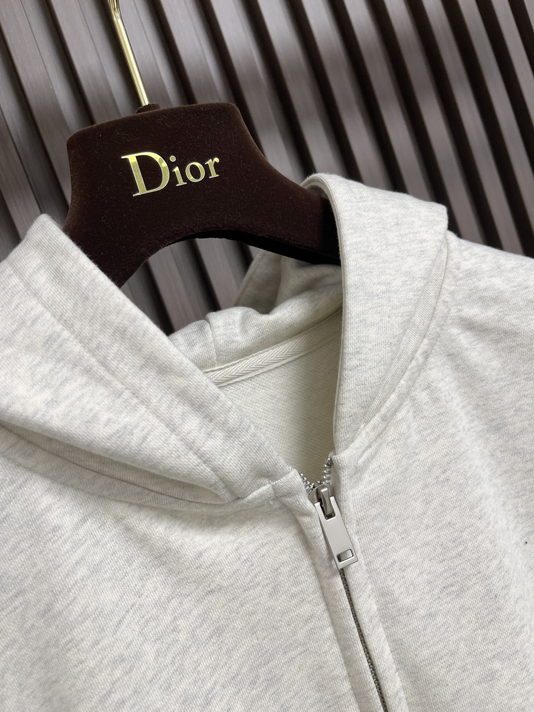 🛒🛒Dior 2025ss字母印花拉链连帽卫衣，棉质起绒鱼鳞底面料、联名系列标志印花、连帽卫衣版型、正面
