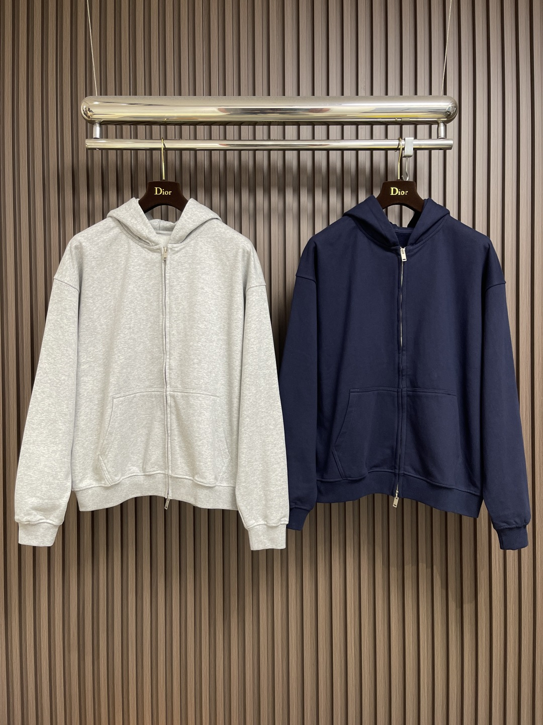 🛒🛒LV 2025SS早秋新款后背卡通印花拉链连帽卫衣,面料采用26s双纱面和10s鱼鳞底面料,搭配38 🛒🛒LV 2025SS早秋新款后背卡通印花拉链连帽卫衣,面料采用26s双纱面和10s鱼鳞底面料,搭配38
